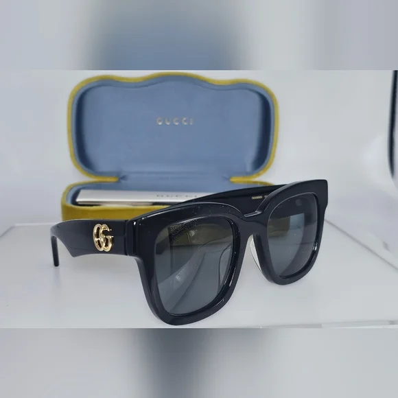 Gucci Black prescription Sunglasses with Gold Logo Strength -2.75 and -3.75 - Picture 4 of 9